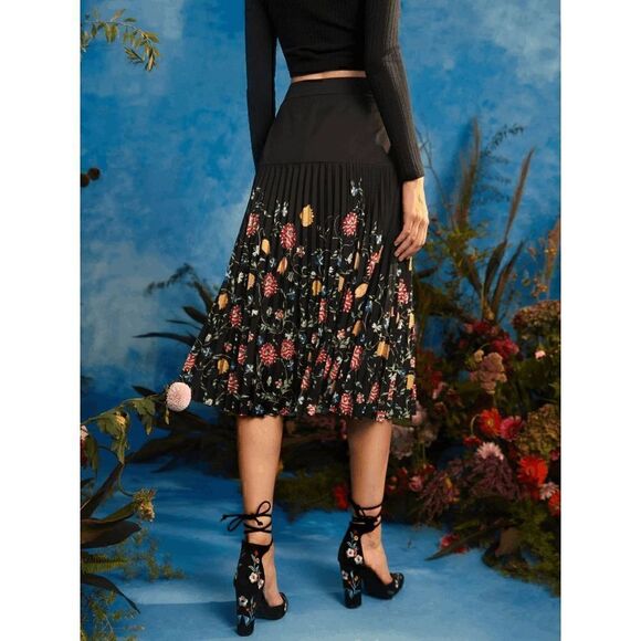 2pcs Frida Kahlo Bundle Mock Neck Tee and Floral Print Pleated Skirt SIZE S NWT - Picture 4 of 14